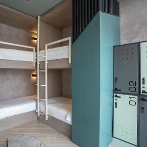 Dormitory Room Mixed